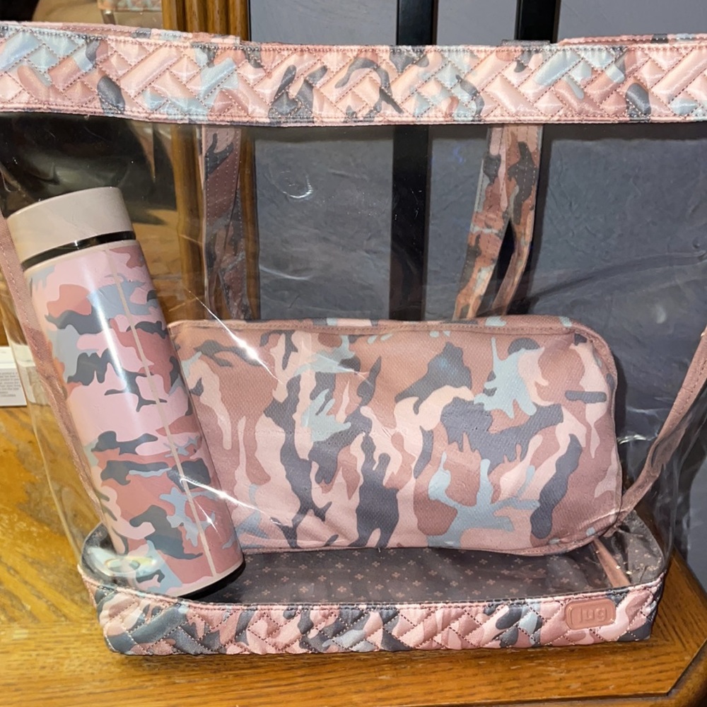 3 Piece NWOT PEEK-A-BOO tote in Camo Rose with matching accessories 💕💅🏻